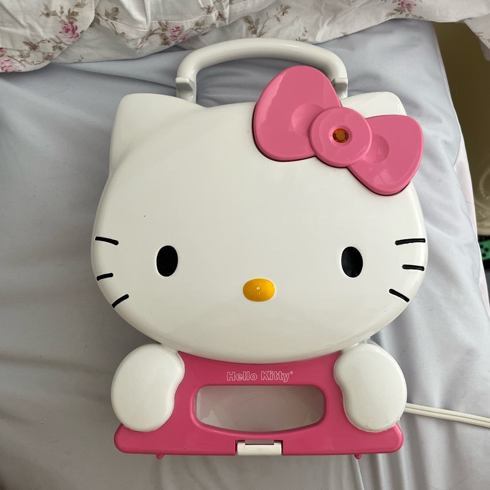 Y2K Hello Kitty waffle maker.